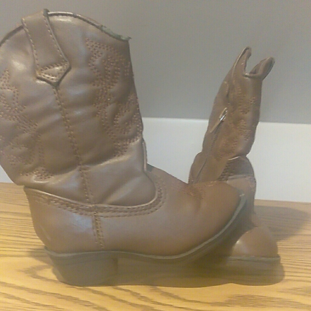 Girls boots